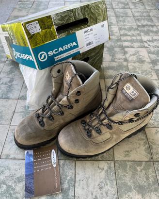 Scarpone trekking donna