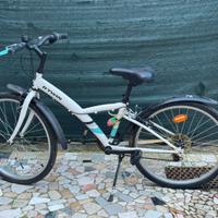 Bicicletta Decathlon BTwin 100 bianca azzura
