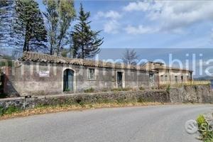 Terreno 17.000mq con fabbricato a Linguaglossa