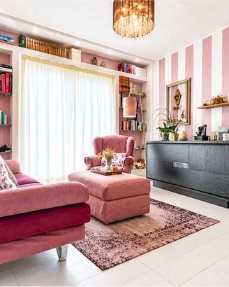 Villa a schiera con cortile fronte e retro.
