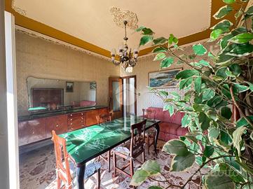 5 LOCALI A CASTELLAMMARE DI STABIA