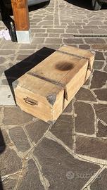 Antico baule in legno