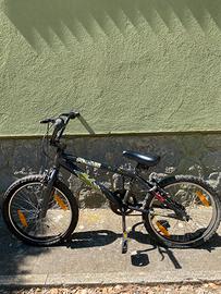 BMX bici Focus con freni anteriori e posteriori