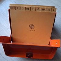 Catalogatore porta schede contatti "Resisto"