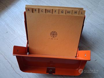 Catalogatore porta schede contatti "Resisto"