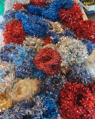fili e decorazioni albero di natale