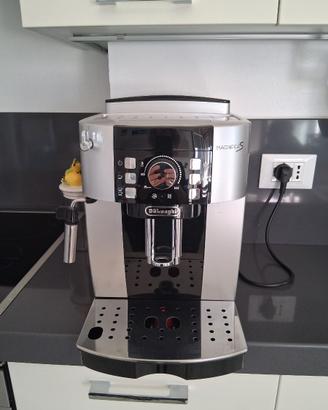 MACCHINA DA CAFFE'  DE' LONGHI MAGNIFICA S