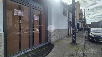 NEGOZIO A NAPOLI
