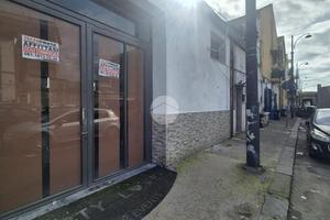 NEGOZIO A NAPOLI
