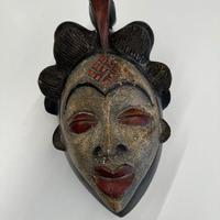 Maschera africana in legno.