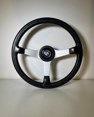 Volante Momo Gritti