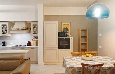 Semi attico con terrazzo 80mq - da 1 a max 3 mesi