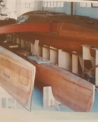 Trimarano 31 piedi– scafo in costruzione (70–80%)