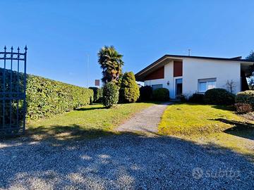 VILLA INDIPENDENTE: eleganza e spazi sopra la m...