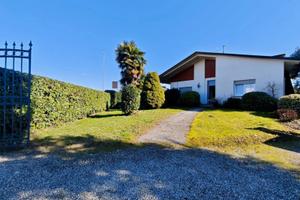 VILLA INDIPENDENTE: eleganza e spazi sopra la m...