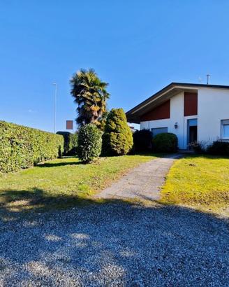 VILLA INDIPENDENTE: eleganza e spazi sopra la m...