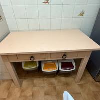 Tavolo in legno chiaro