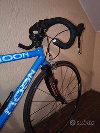 bici da corsa in carbonio