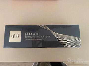 Piastra per capelli GHD Platinum+, nuova