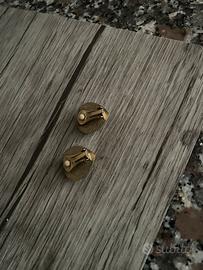 Orecchini a forma di cuire a clips