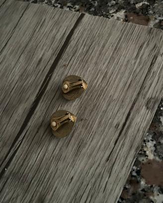 Orecchini a forma di cuire a clips