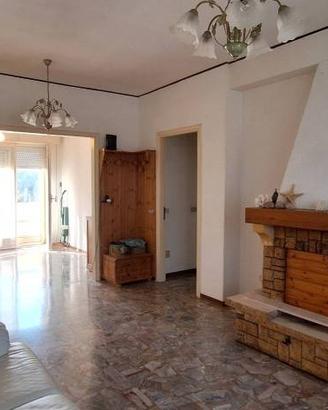 Appartamento di 90 m² con 5 locali e box auto a An