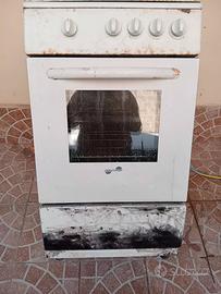 Cucina 4 fuochi gpl + bombola e accessori