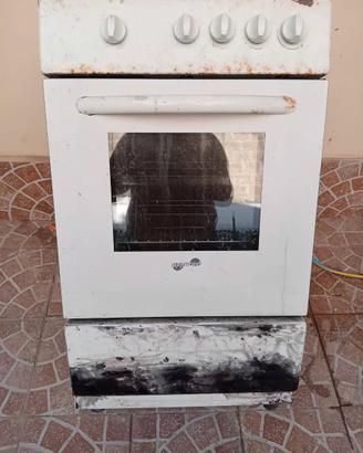 Cucina 4 fuochi gpl + bombola e accessori