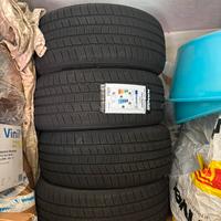 4 gomme nuove + ruota di scorta