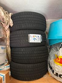 4 gomme nuove + ruota di scorta