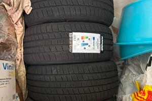 4 gomme nuove + ruota di scorta