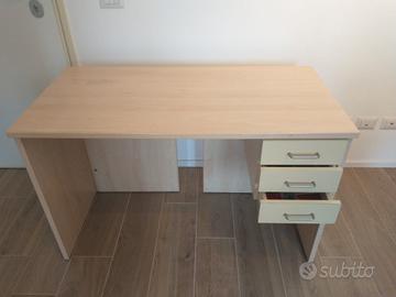 scrivania usata in buono stato 120x60x75