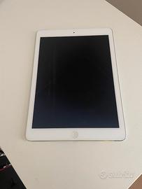 iPad Air completo di custodia in pelle