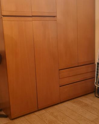 Armadio in legno da camera