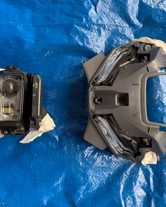 Faro + Mascherina originale Yamaha MT-09 2024 2025
