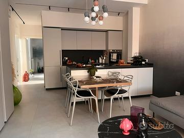 Sedie modello simil Kartell