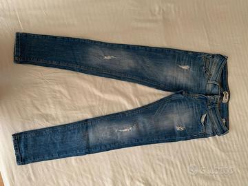 Jeans Bershka, modello skinny a vita bassa