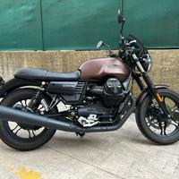 Moto Guzzi V7 III Stone - come nuova!