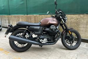 Moto Guzzi V7 III Stone - come nuova!