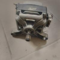 Motore e pompa acqua lavatrice Ariston AVXL 88