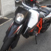 KTM 990 Supermoto R con garanzia e finanziamento