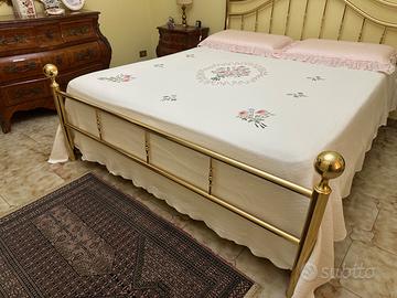 Letto matrimoniale in ottone, struttura