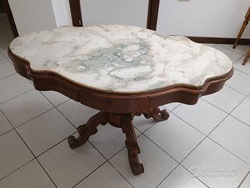 Tavolino  da salotto con piano in marmo sagomato