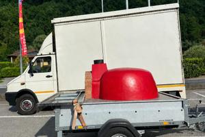 Foodtruck iveco daily+ carrello forno a legna