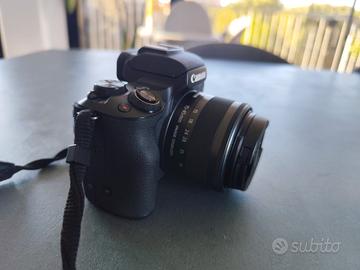 Canon EOS M50 – Mirrorless compatta