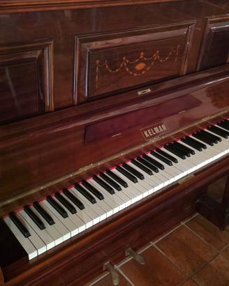 piano forte a muro