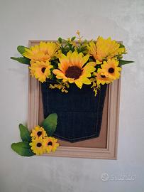 Cornice in legno decorata con Girasoli e Jeans.