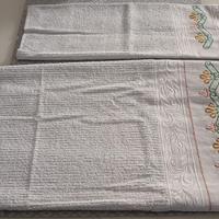 Set Asciugamani (viso+ospite) ricamati punto croce