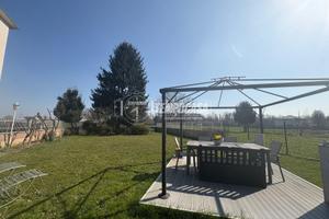 Ampio bilocale con giardino e box doppio