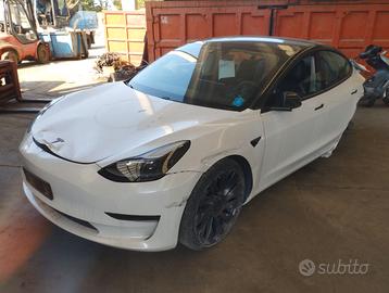 Pezzi per Tesla Model 3 2021 (KM 60000)